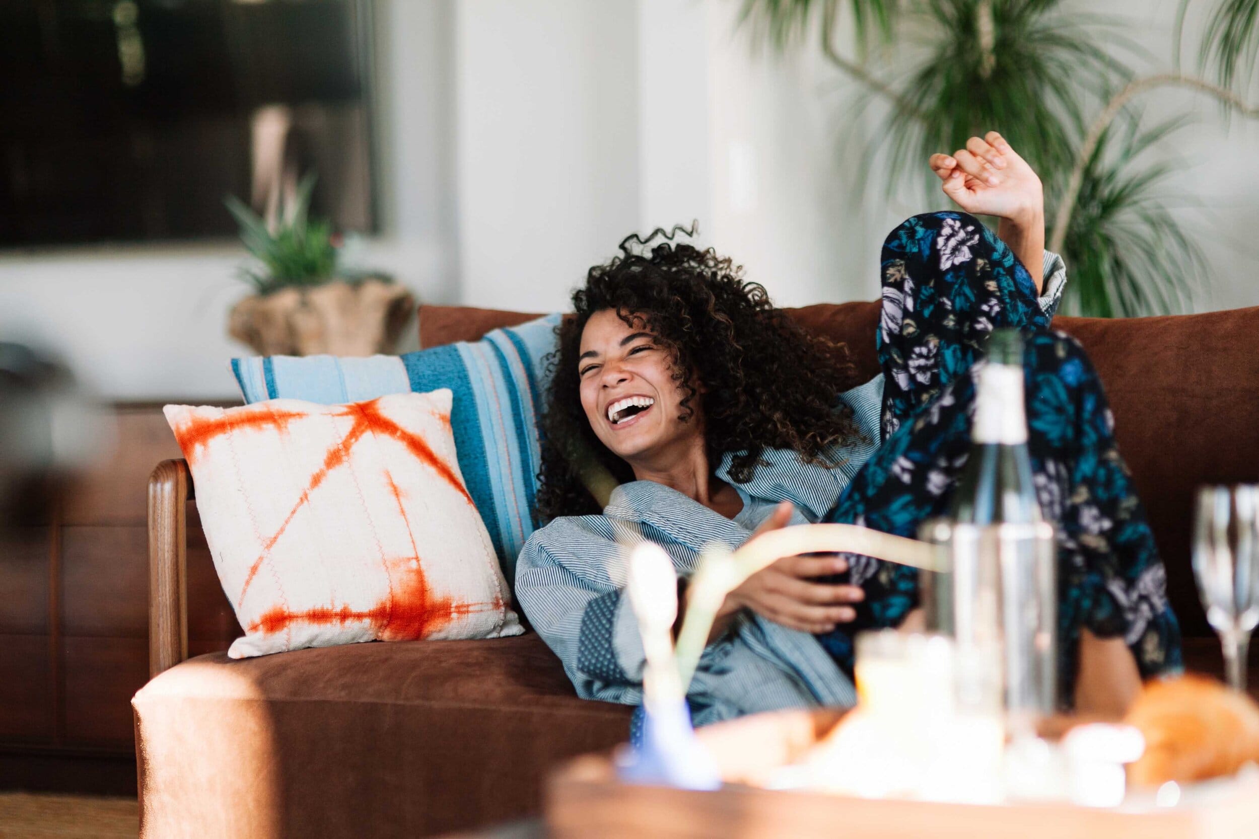 girl-couch-laugh